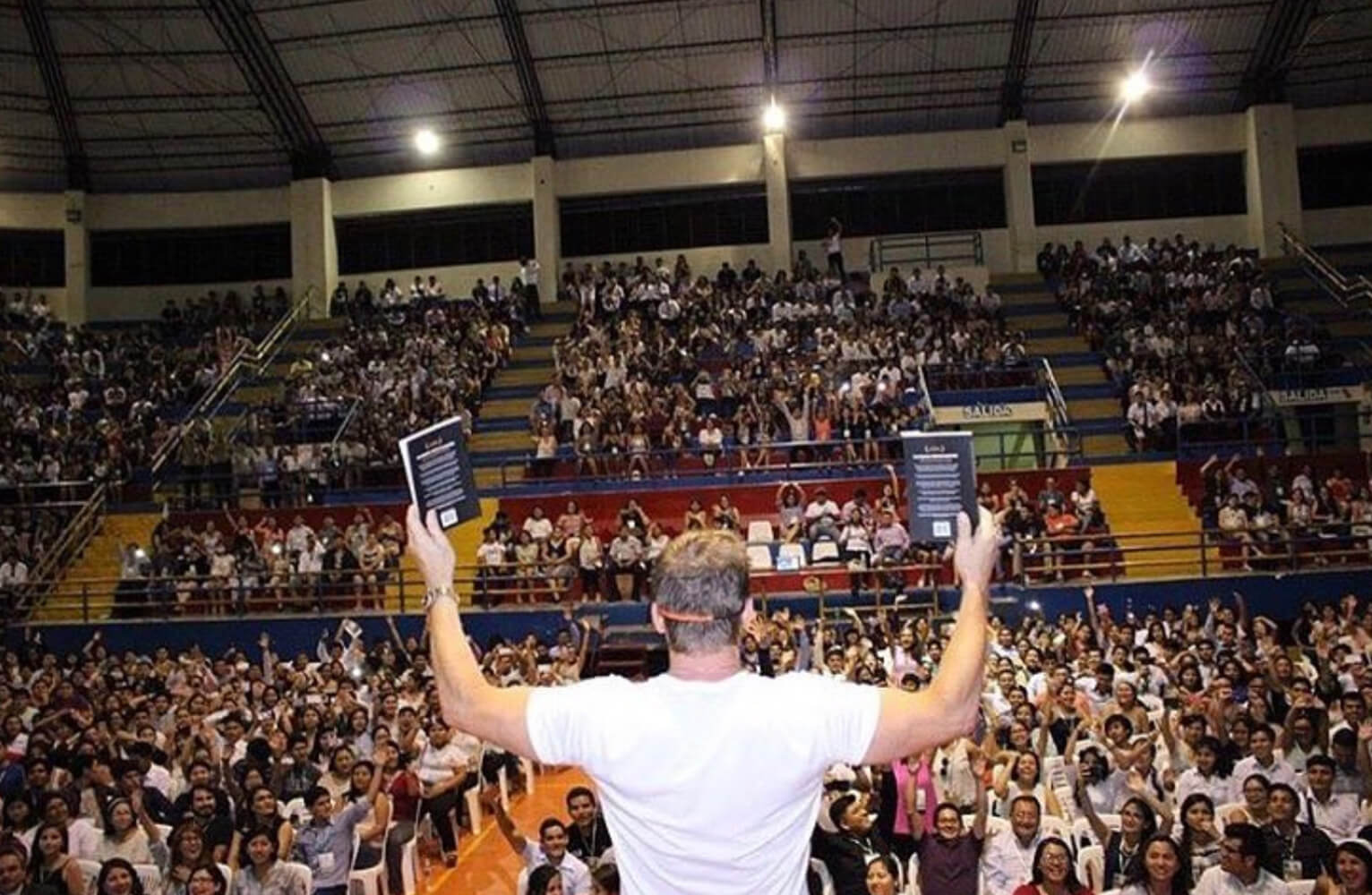 23-SPEAKING-TO-10K-ENTREPRENEURS-IN-PERU